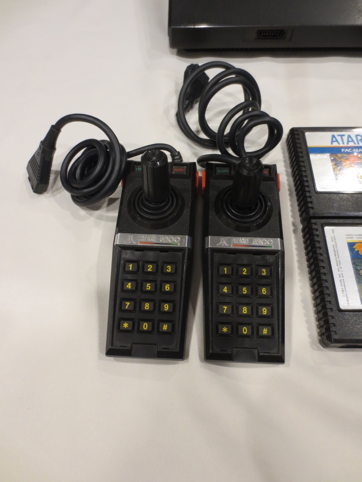 Atari 5200 Video Game Console w/2 Controllers & 7 Game Cartridges – PacMan +
