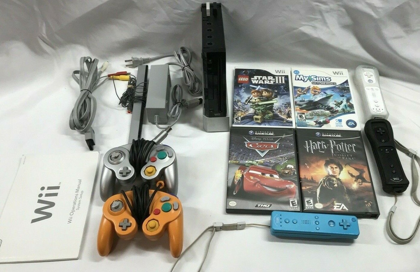 Black Nintendo Wii Lot 3 Wii 2 Gamecube Controllers 5 Games 2 GC Memory Cards