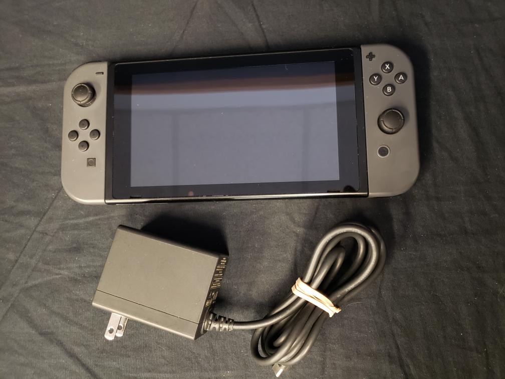 NINTENDO SWITCH HAC-001 W/ CORD & 128GB MISCRO-SD CARD (B26005572)