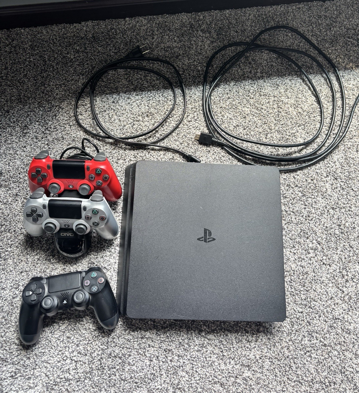 Sony PlayStation 4 500 GB WORKING + Power & HDMI cords, 3 Controllers, & Charger