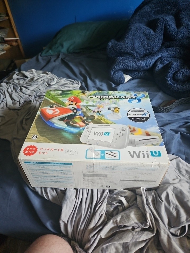 Nintendo Wii U Premium Set White 32GB with Mario Kart8 Japanese Region Code