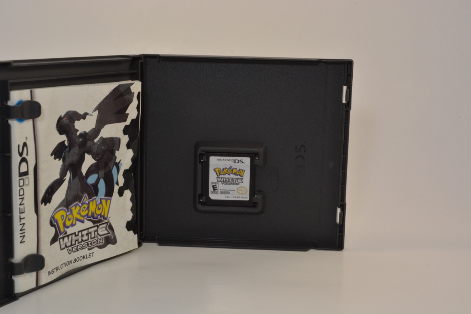 Nintendo DSi Light Blue Console & Pokemon White Version CIB Authentic Clean