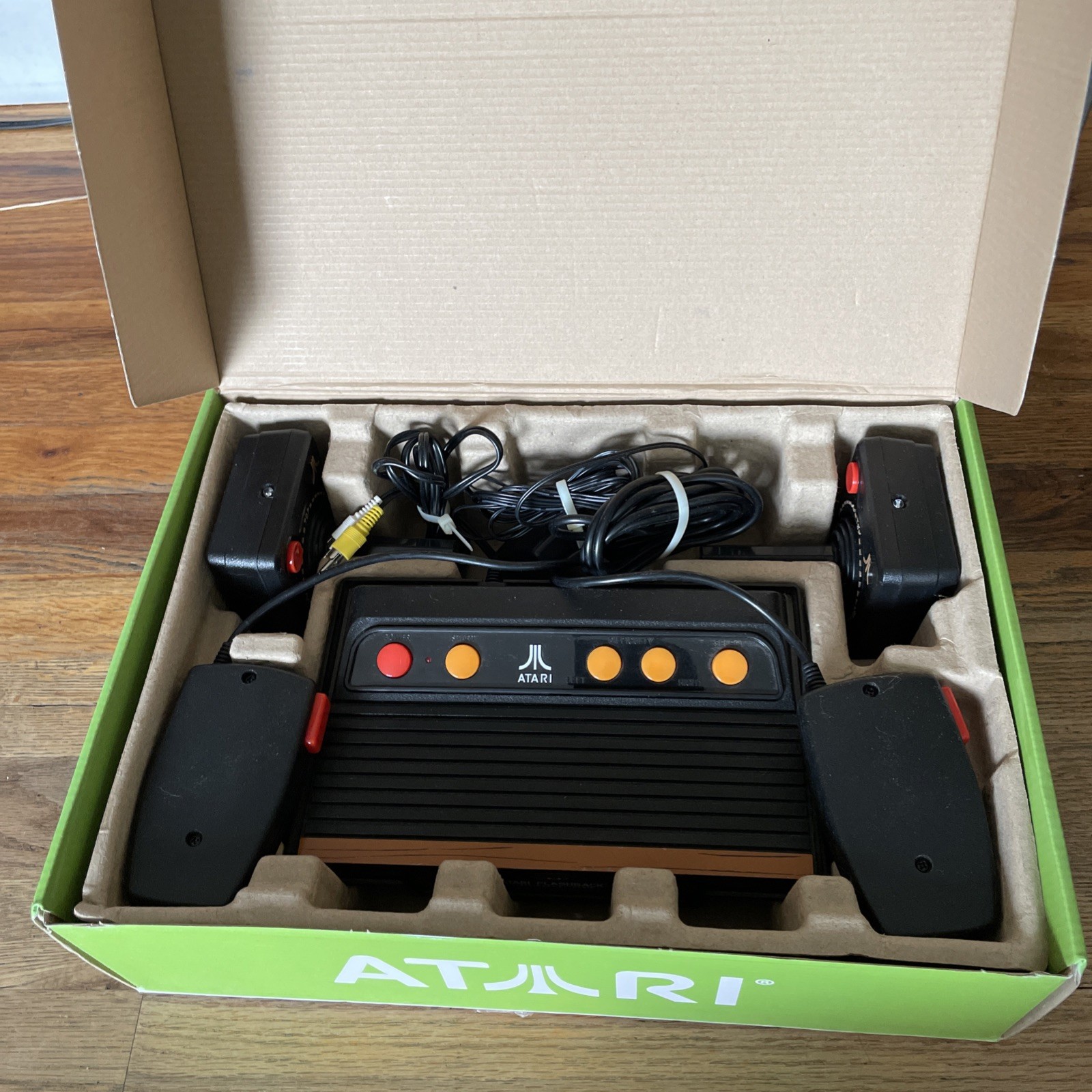 Atari Flashback 7 Classic Game Console Deluxe 101 Games + Paddles Original Box