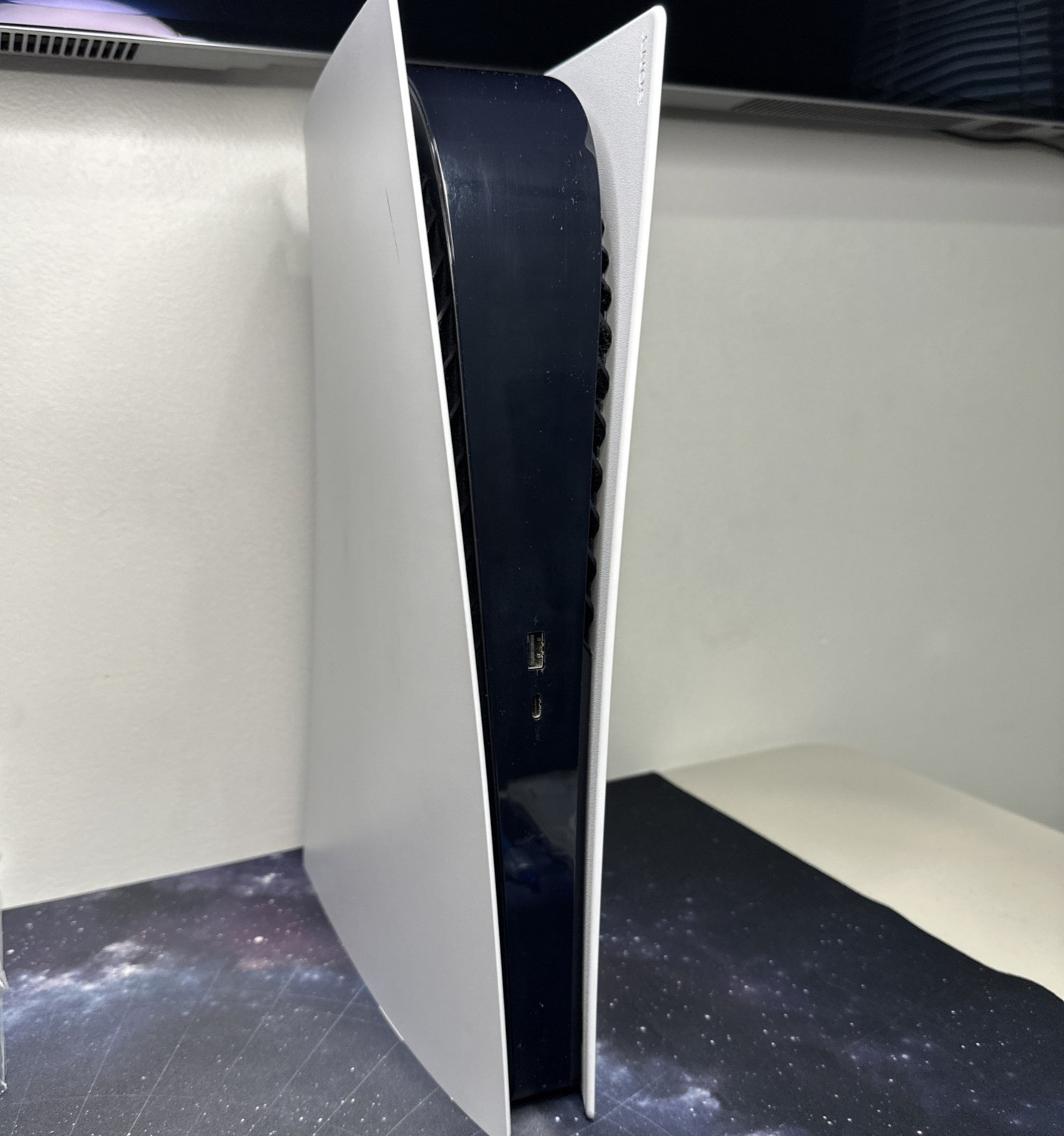 Sony PS5 OG Digital Edition Console – 825GB – Used -No Stand and No Original Box