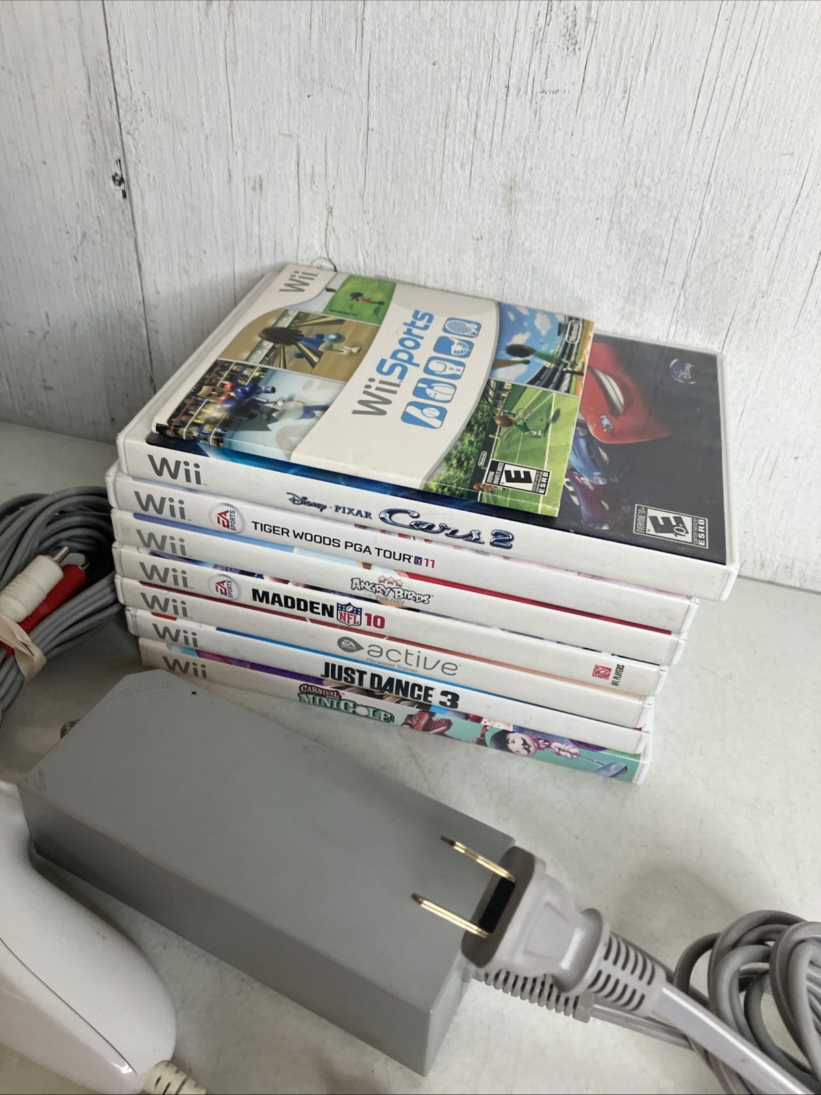 Nintendo Wii Bundle, 2 Controllers, 8 Games Wii Sports Cars 2 Angry Birds Golf