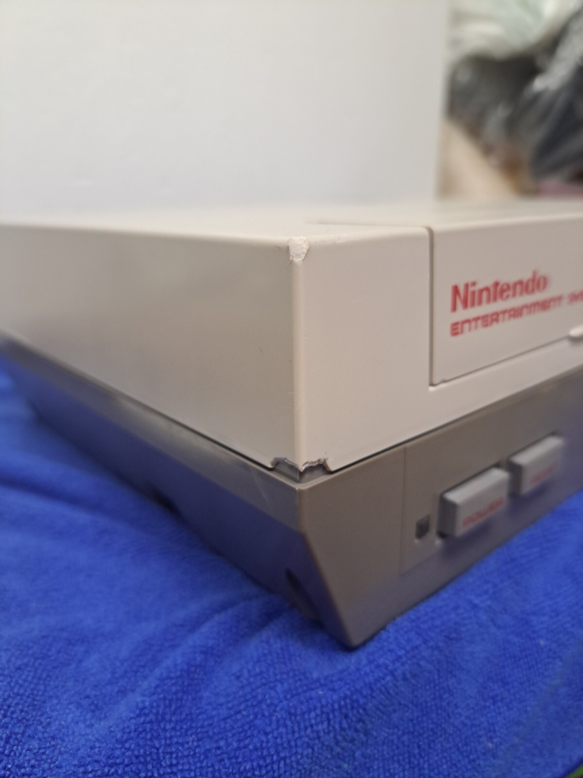 2 CONTROLLER Nintendo Entertainment System NES-001 Small Chip On Corner