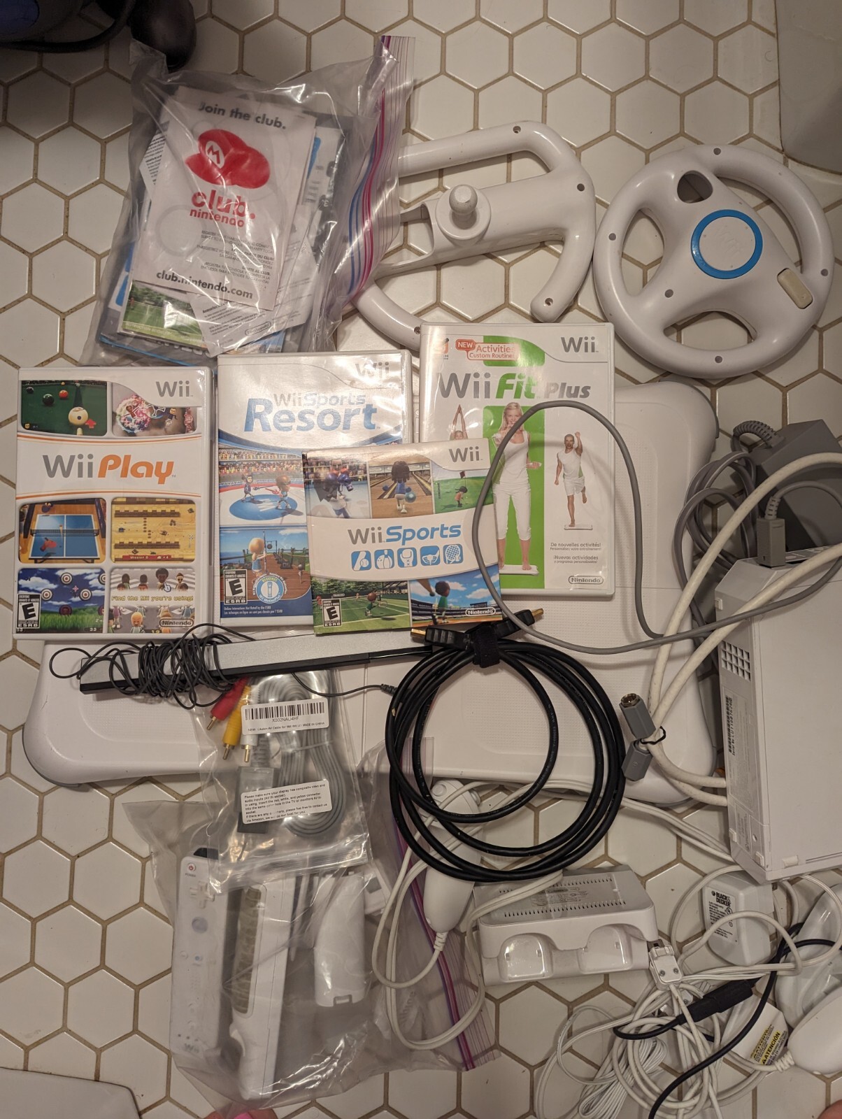 Nintendo Wii RVL-001 512 MB Home Console – White With All Set