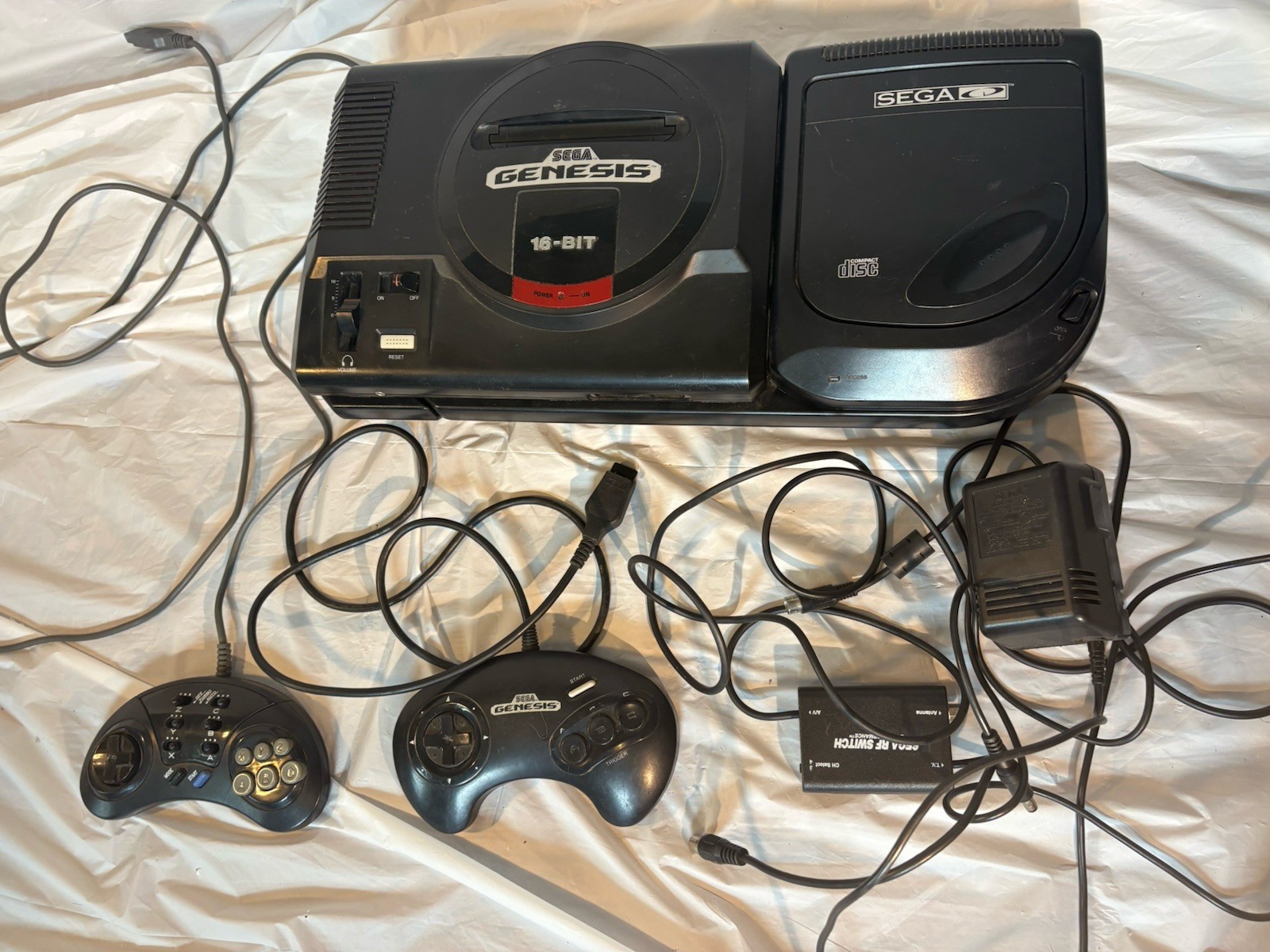 Sega Genesis Model MK-4102A 16-bit Console And Sega CD CART WORKS DISC DOES NOT