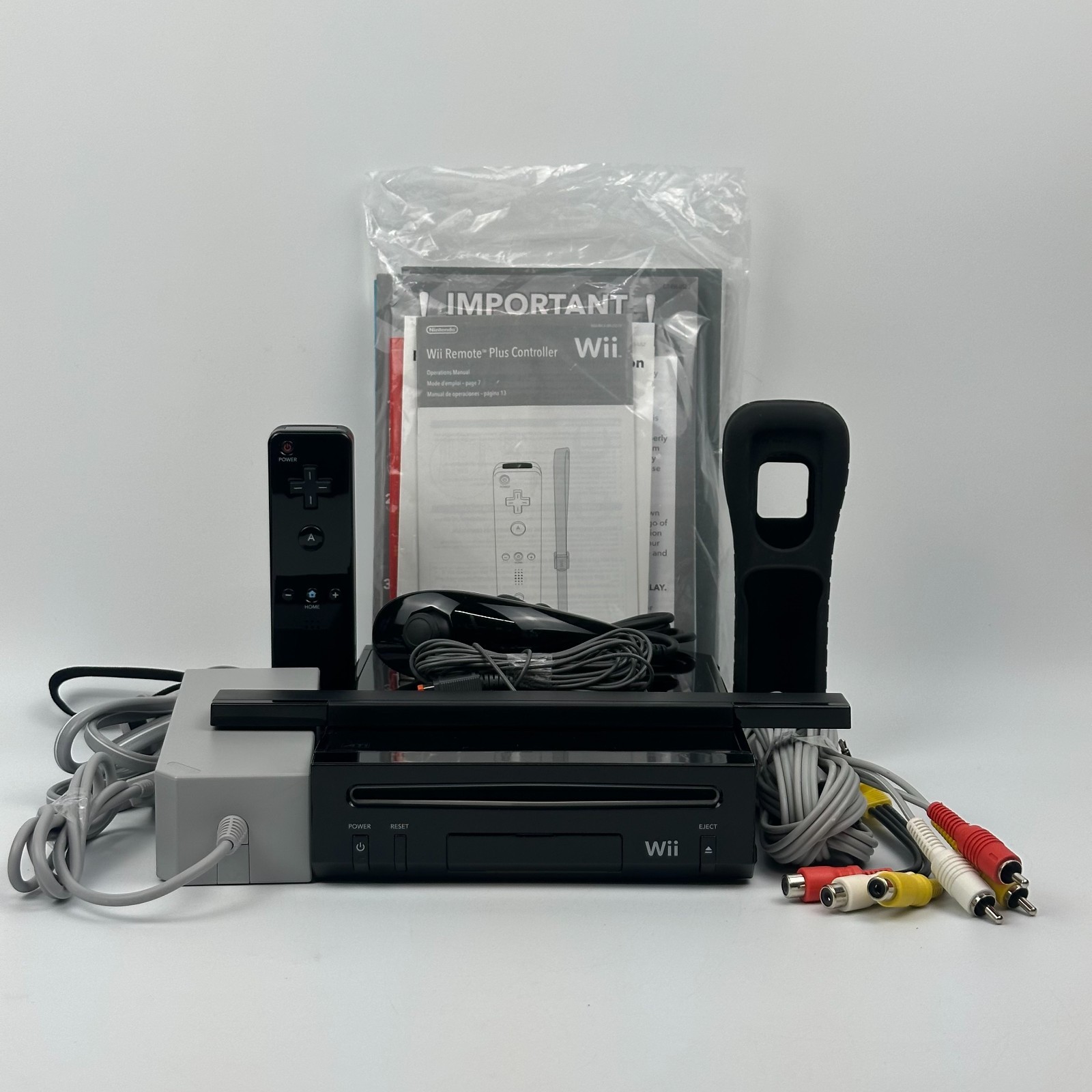 Nintendo Wii RVL-101 Black Console Bundle Wii Remote Plus Nunchuk Cables Stand