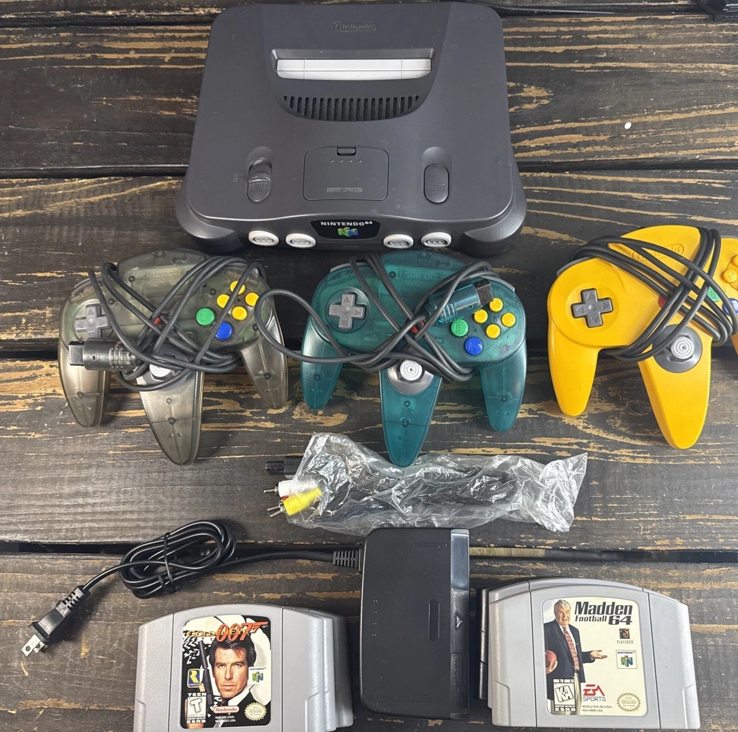 Nintendo 64 bundle with 7 games/3 controllers. All tested and works 100%