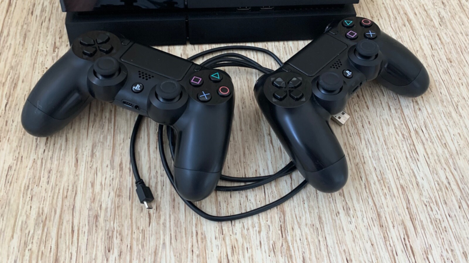 Playstation 4 PS4 500GB 2 Controller & Wires *DISPLAY ISSUE – DISC DRIVE ISSUE*