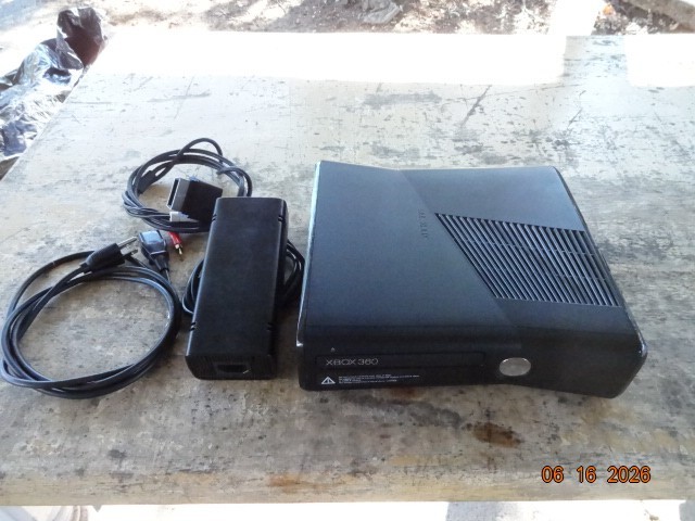 microsoft xbox 360 s 1439 console