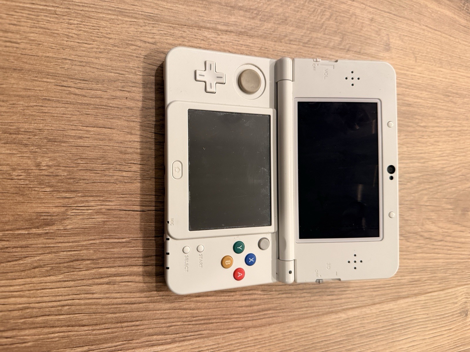 Nintendo 3DS w/SUPER MARIO MAKER KISEKAE PLATES White Handheld w/ Charger & Case