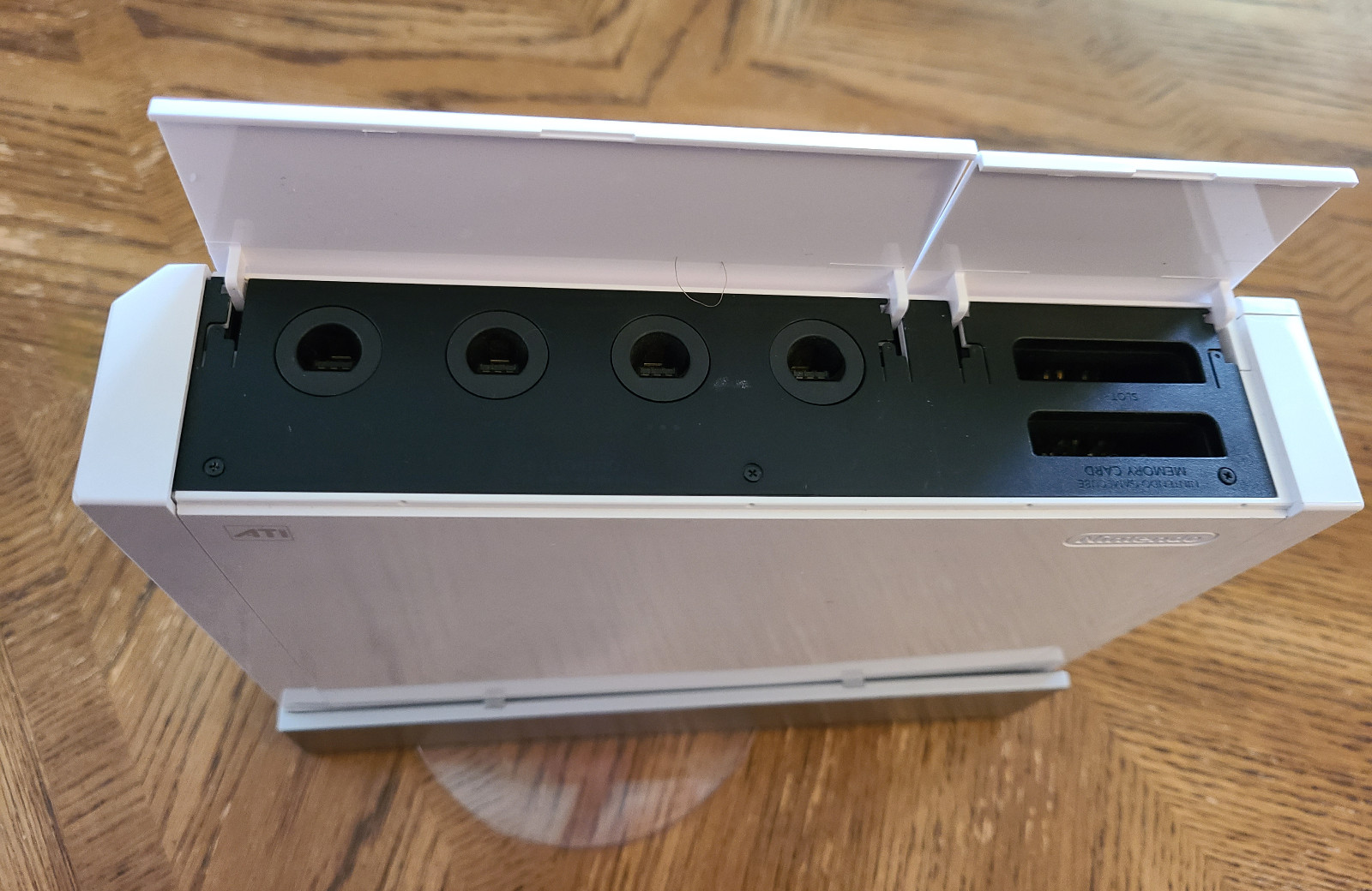 Nintendo Wii Launch Console – White with Accessories