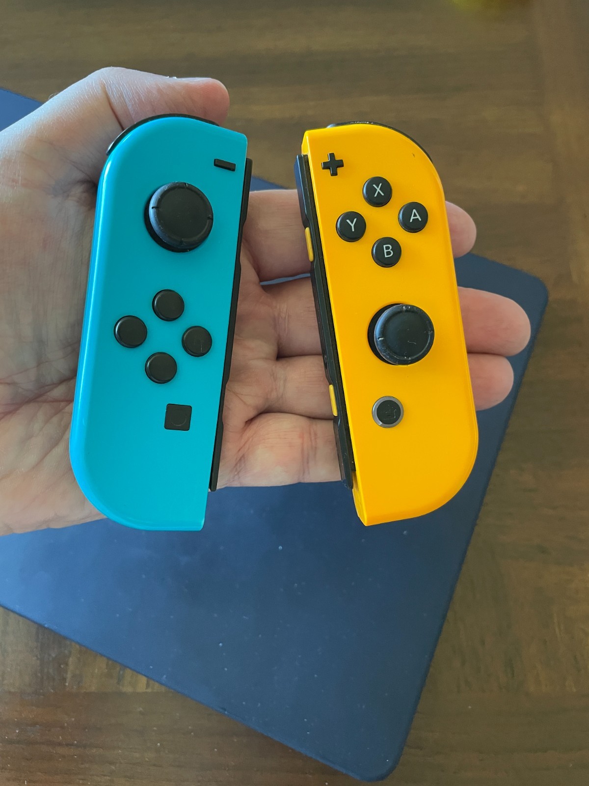 Nintendo Switch 32GB Console Bundle extra controllers dock + 3 Games + Extras