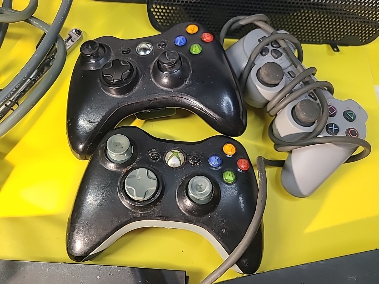 Microsoft Xbox 360 Parts & Controllers See Photos Untested Parts