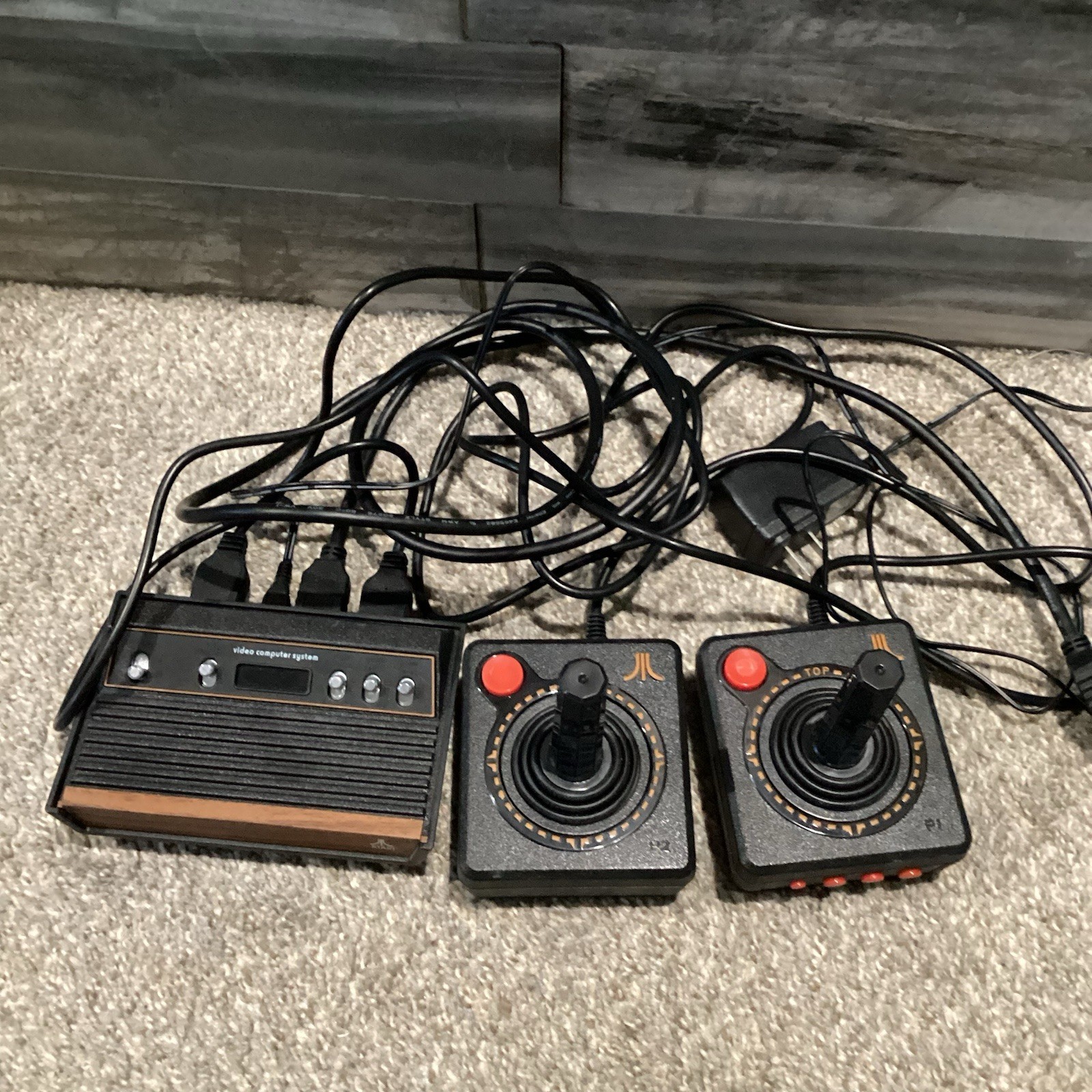 Atari Flashback Plug & Play Videogame Console Two Controllers AR3060