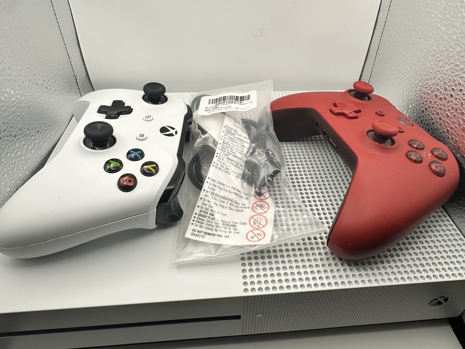 Microsoft Xbox One S 1TB White Console Bundle + 2 Wireless Controllers Tested
