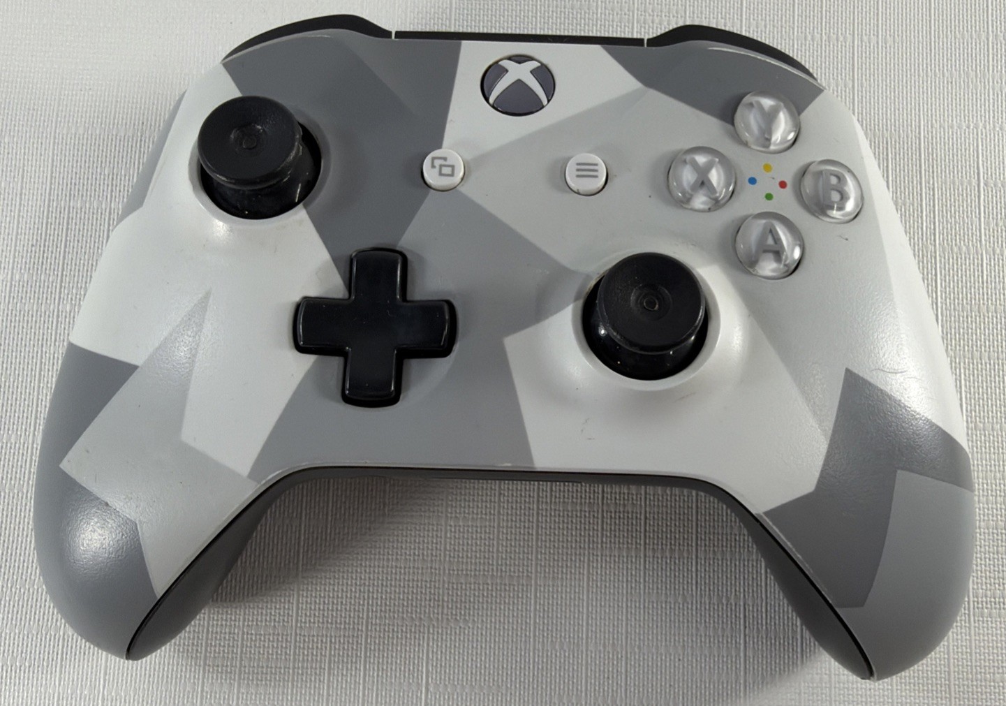 Microsoft Xbox One 1540 500GB Console System W/ 2 Controller & Wires – Tested