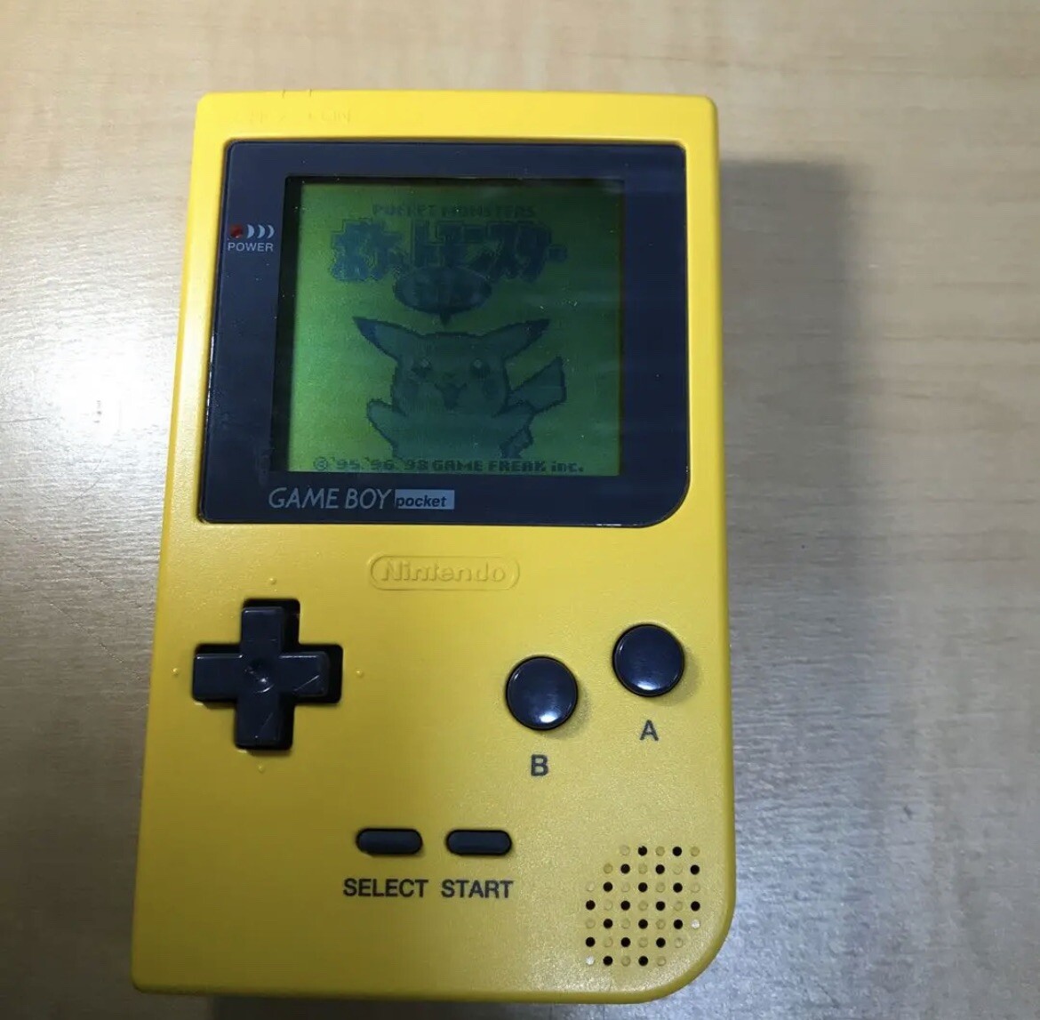 Nintendo GameBoy Pocket yellow & Pokemon Pikachu Soft & Pocket Pikachu 3 Set