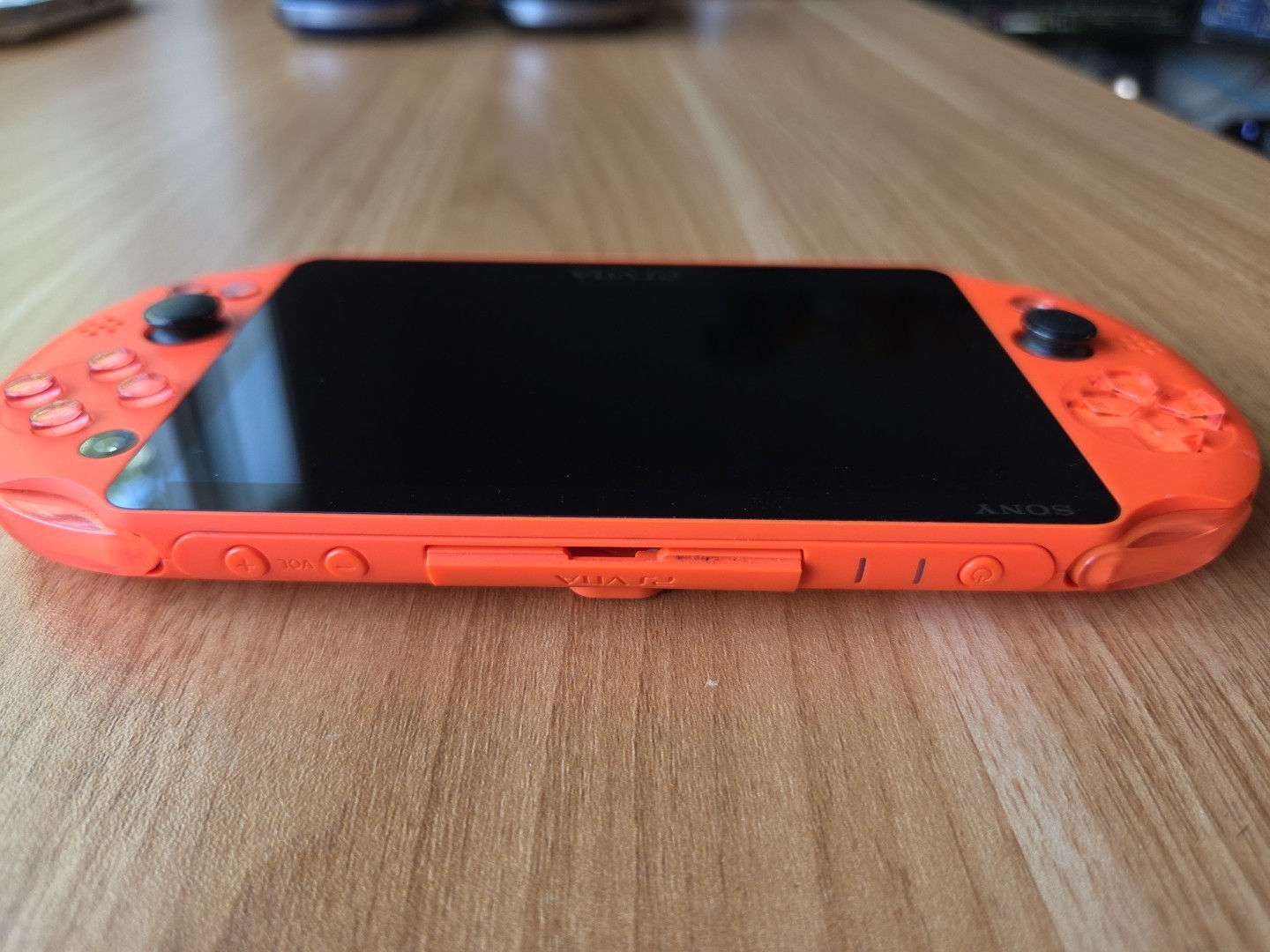 Sony PS Vita 2000 Slim PCH-2000 – Neon Orange – *GREAT * + Charger