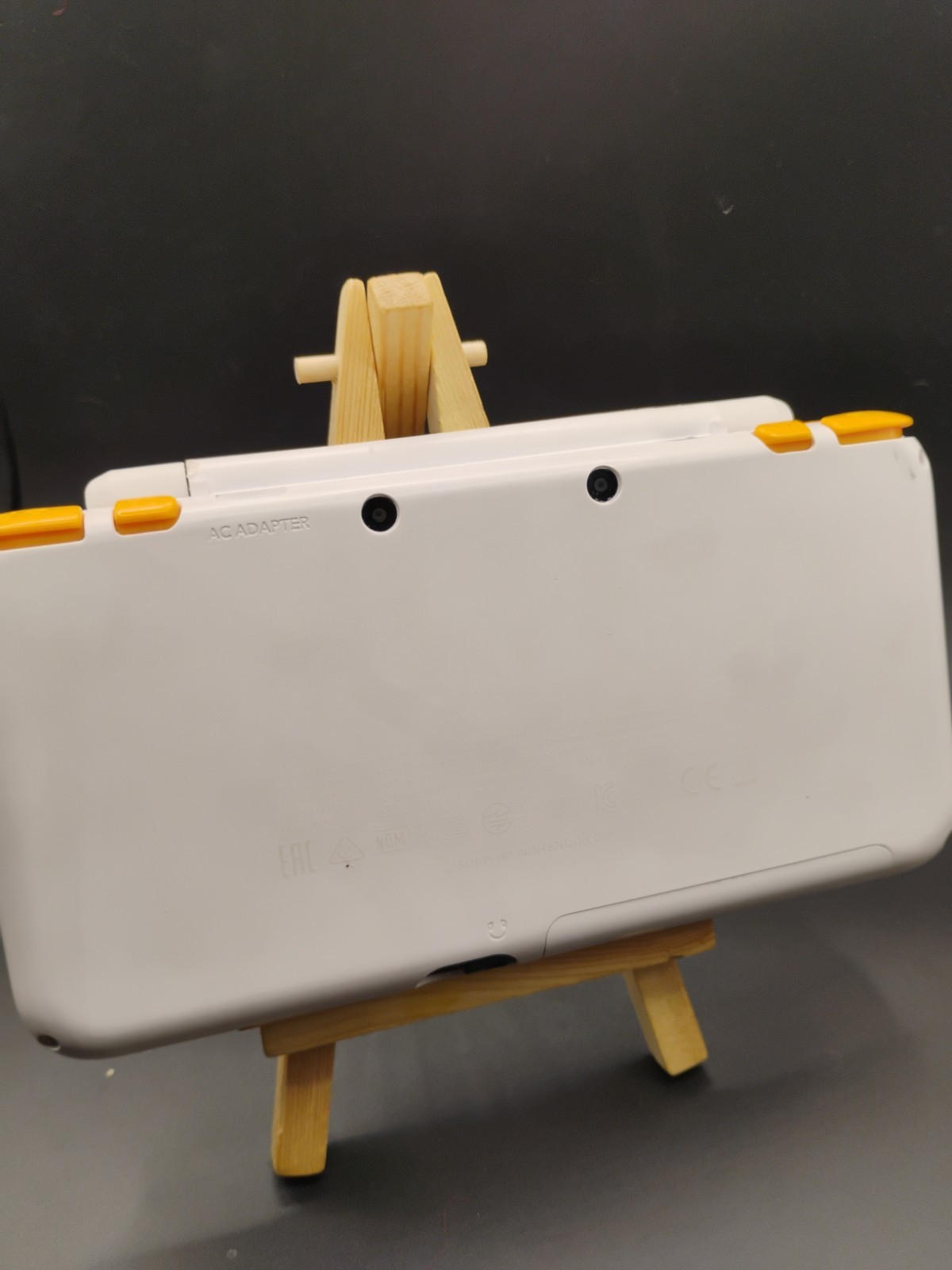 Nintendo 2DS XL White/Orange Console USED RIGHT BUMPER NOT WORKING READ DISCRIPT