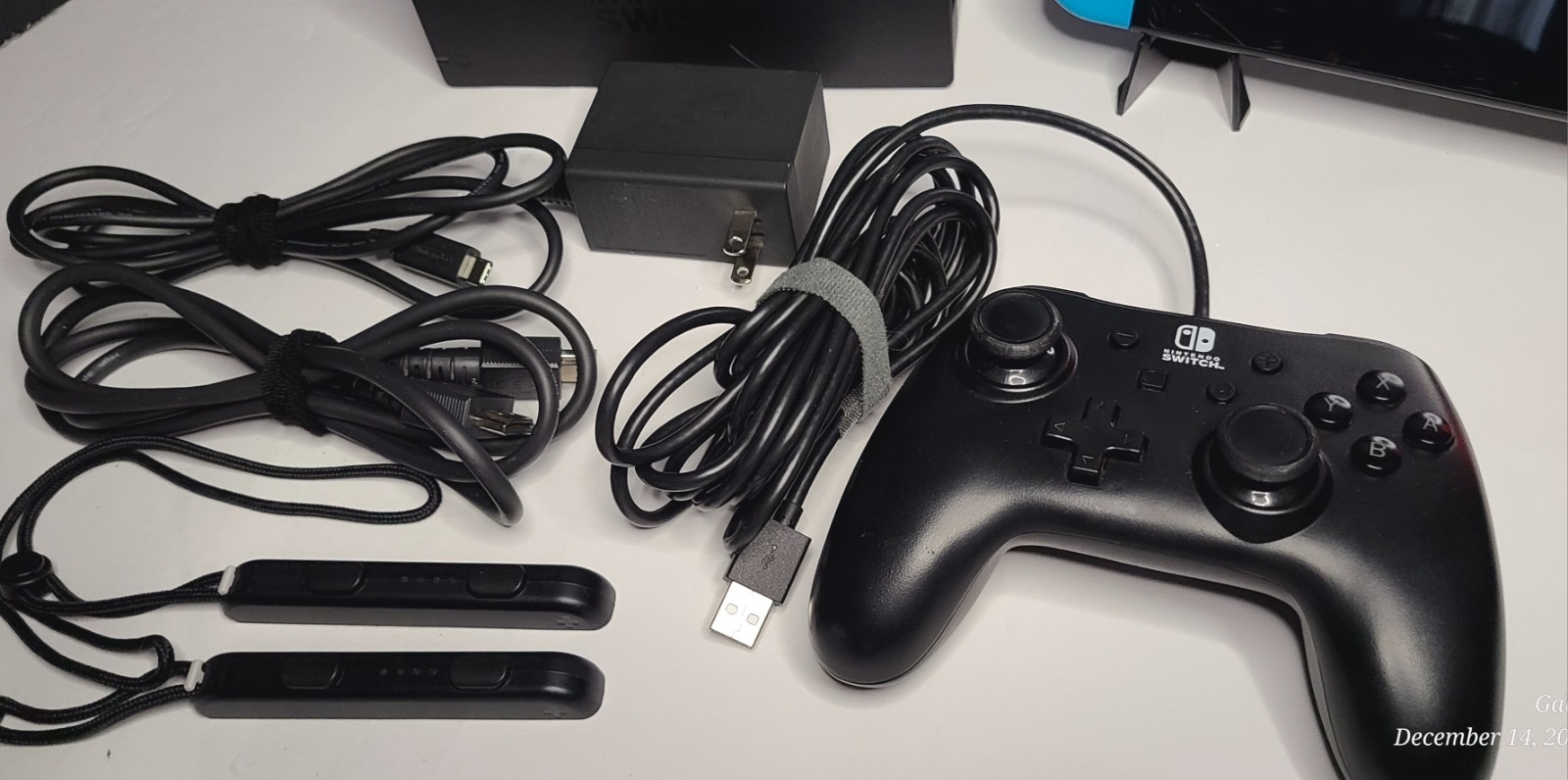 Nintendo Switch Console Bundle/ Controller, 4 Games, Charging Cable, HDMI Cable