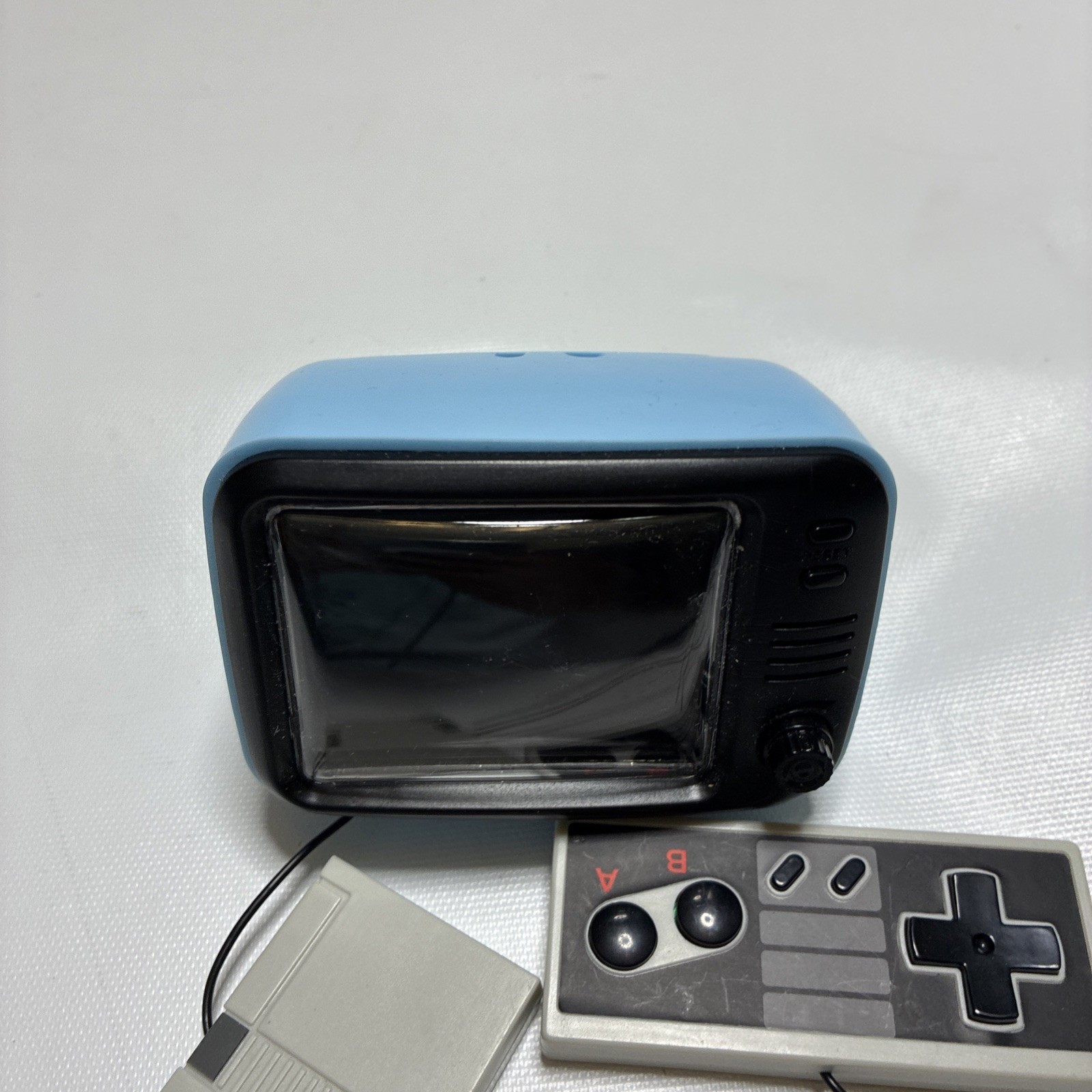 Retro Mini Portable Nintendo Console And Tv With Over 500 Games