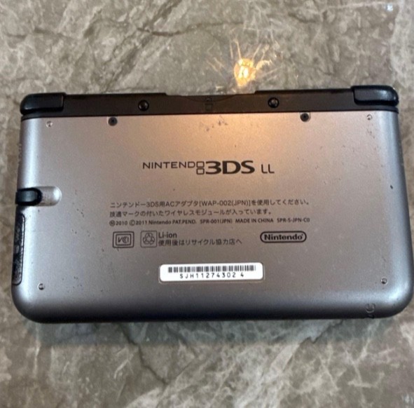 Nintendo 3DS XL silver×Black