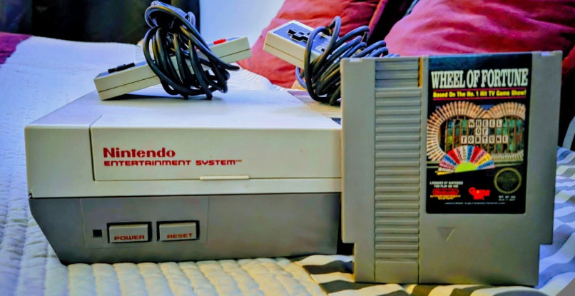 Nintendo NES Console System Bundle – 2 Controllers + Wheel of Fortune Game