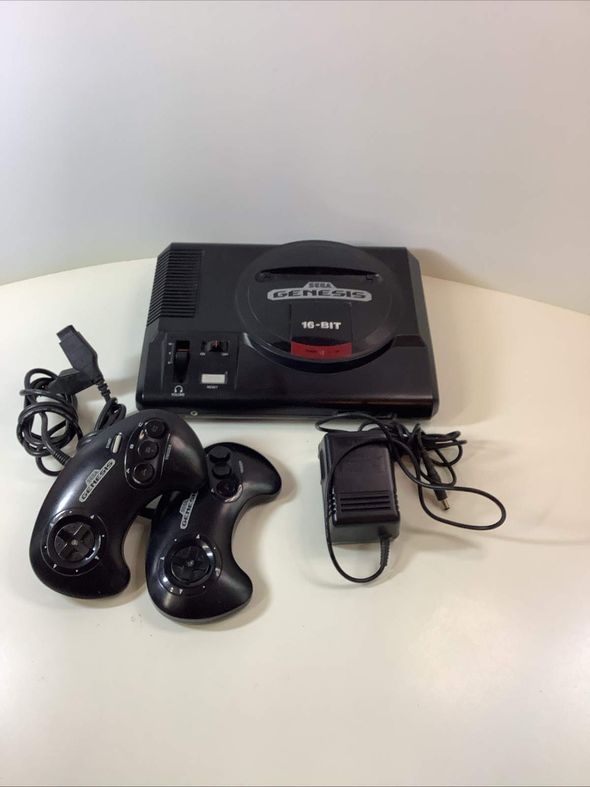 Tested/Works! Sega Genesis Model MK-1601, 2 Controllers, Power Adaptor