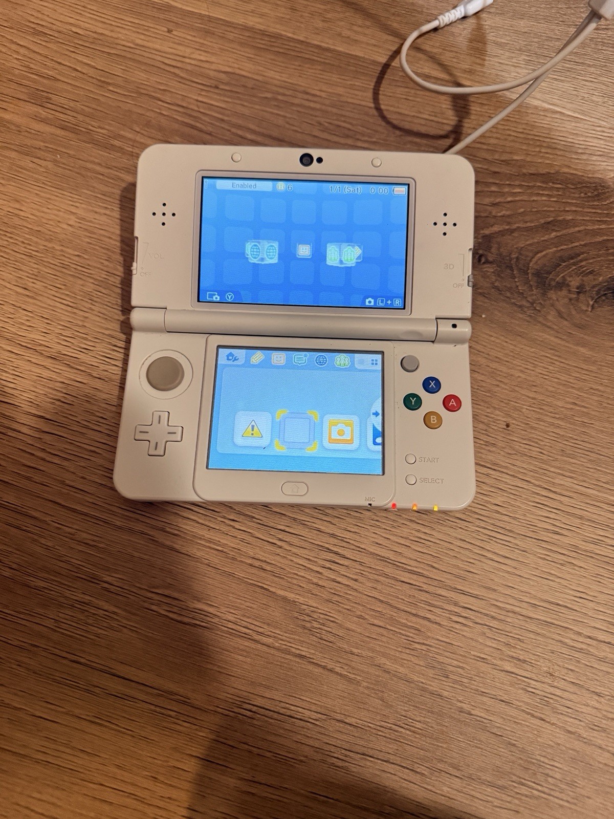 Nintendo 3DS w/SUPER MARIO MAKER KISEKAE PLATES White Handheld w/ Charger & Case