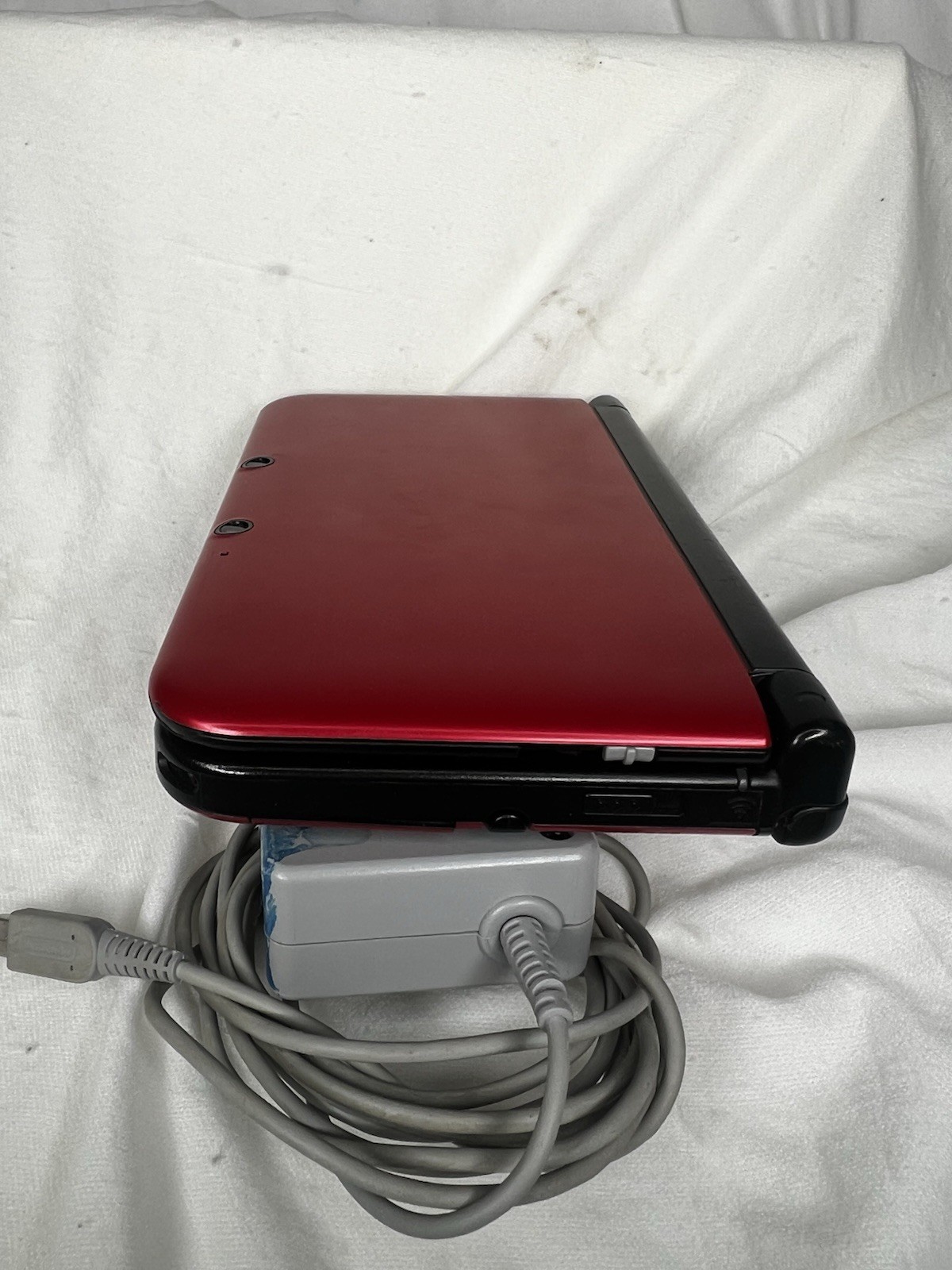 Nintendo 3DS XL Red & Black Console 4GB Memory Card/Stylus, Charger- TESTED