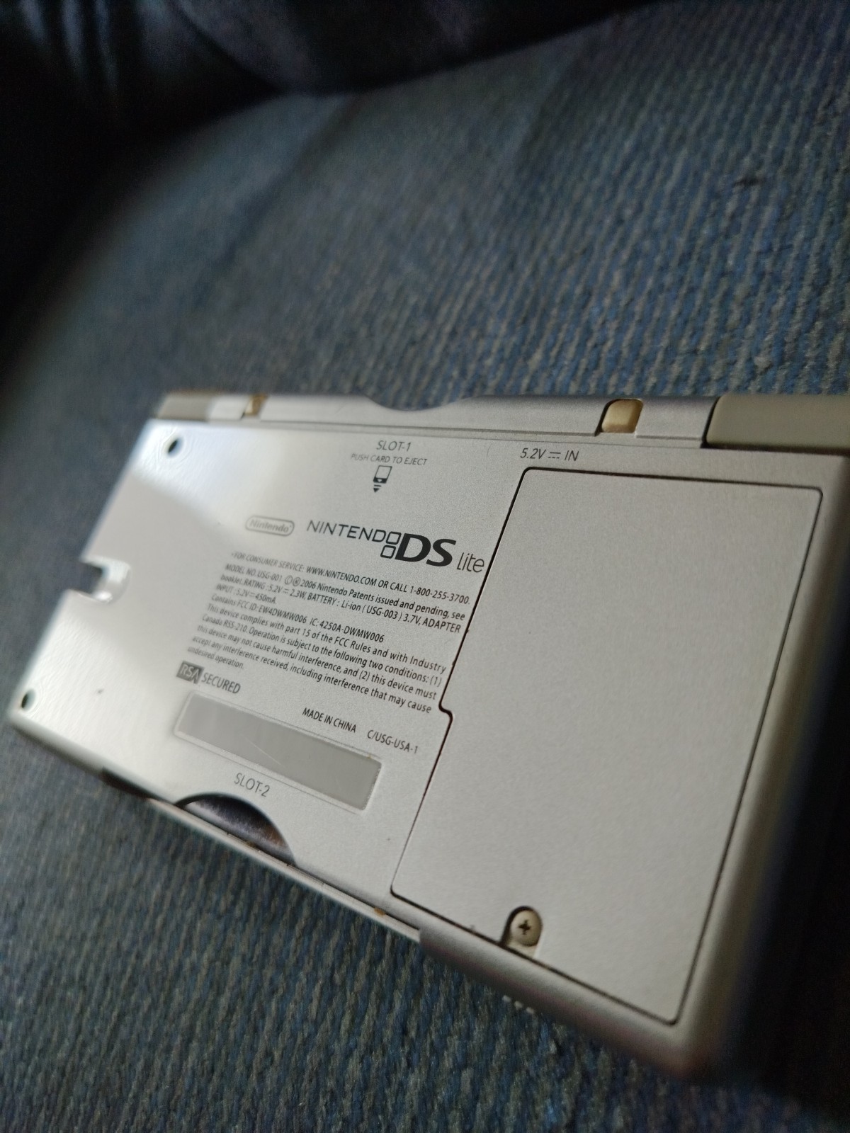 Nintendo DS Lite Handheld System- Silver (READ DESCRIPTION)