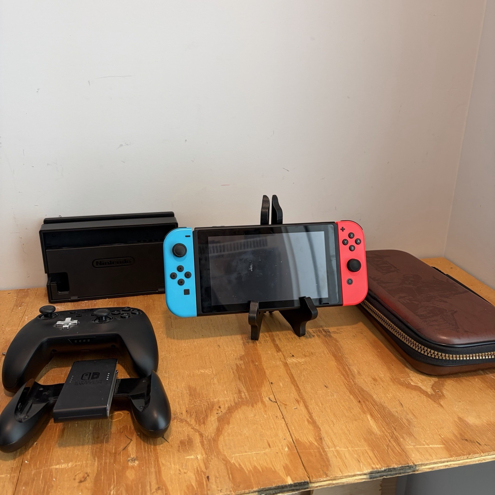 32GB Nintendo Switch HAC-001(-01) With Carrying Case & Controller USED
