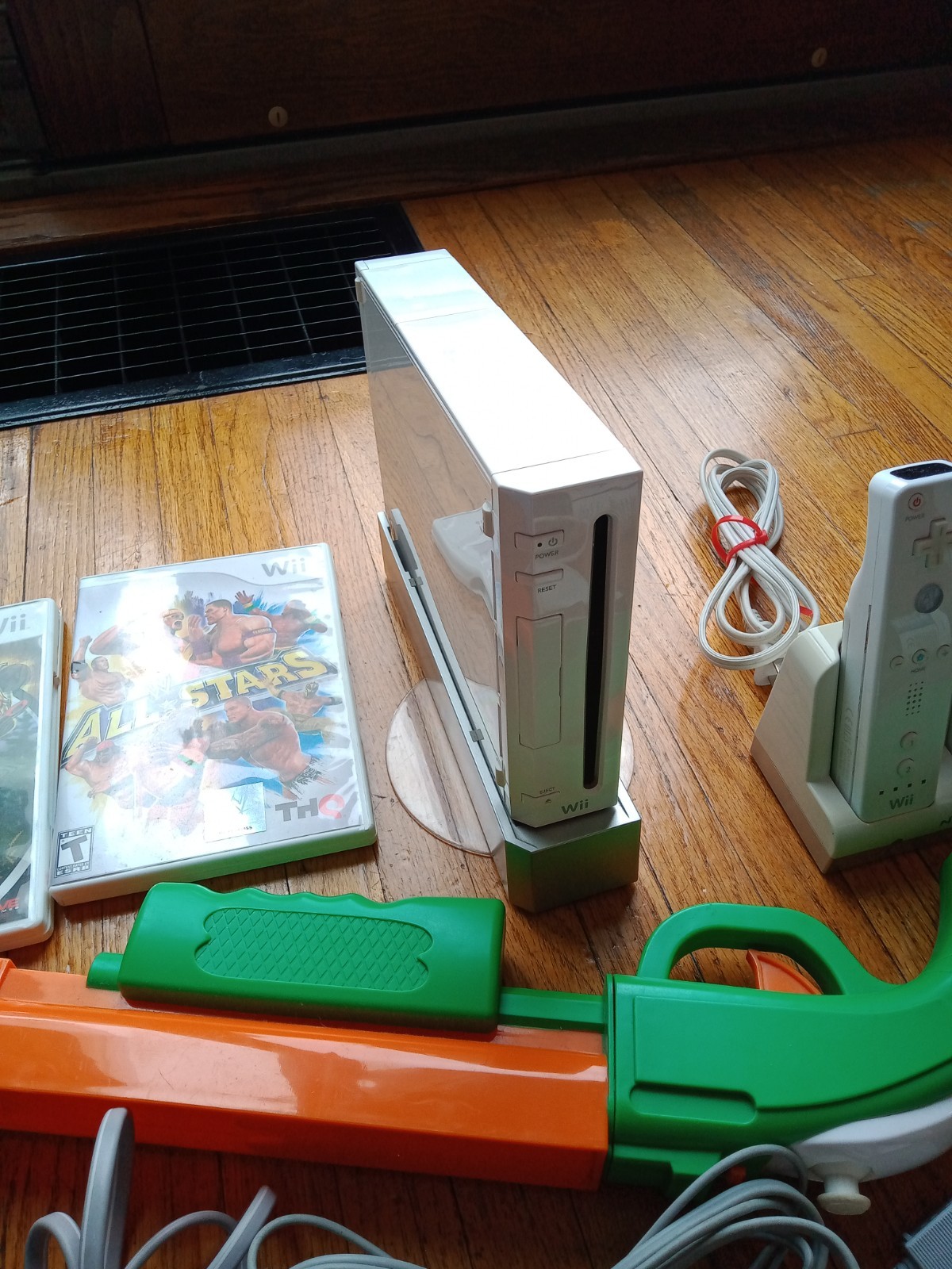 nintendo wii console bundle 2 controllers 2 nunchucks 2 games box WII sports