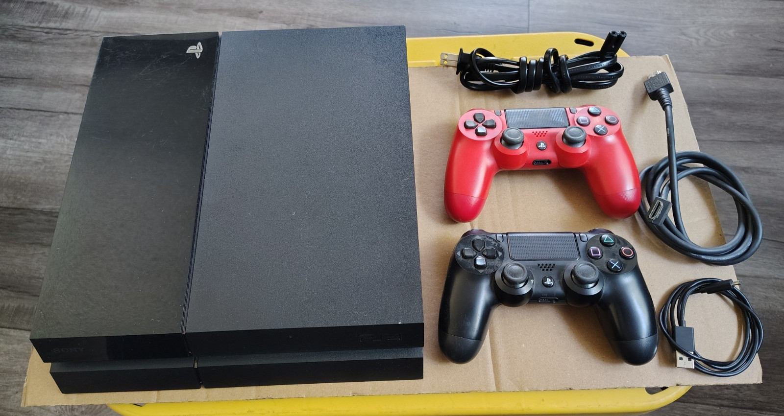 Sony Playstation 4 Model CUH 1001A With 2 Controllers