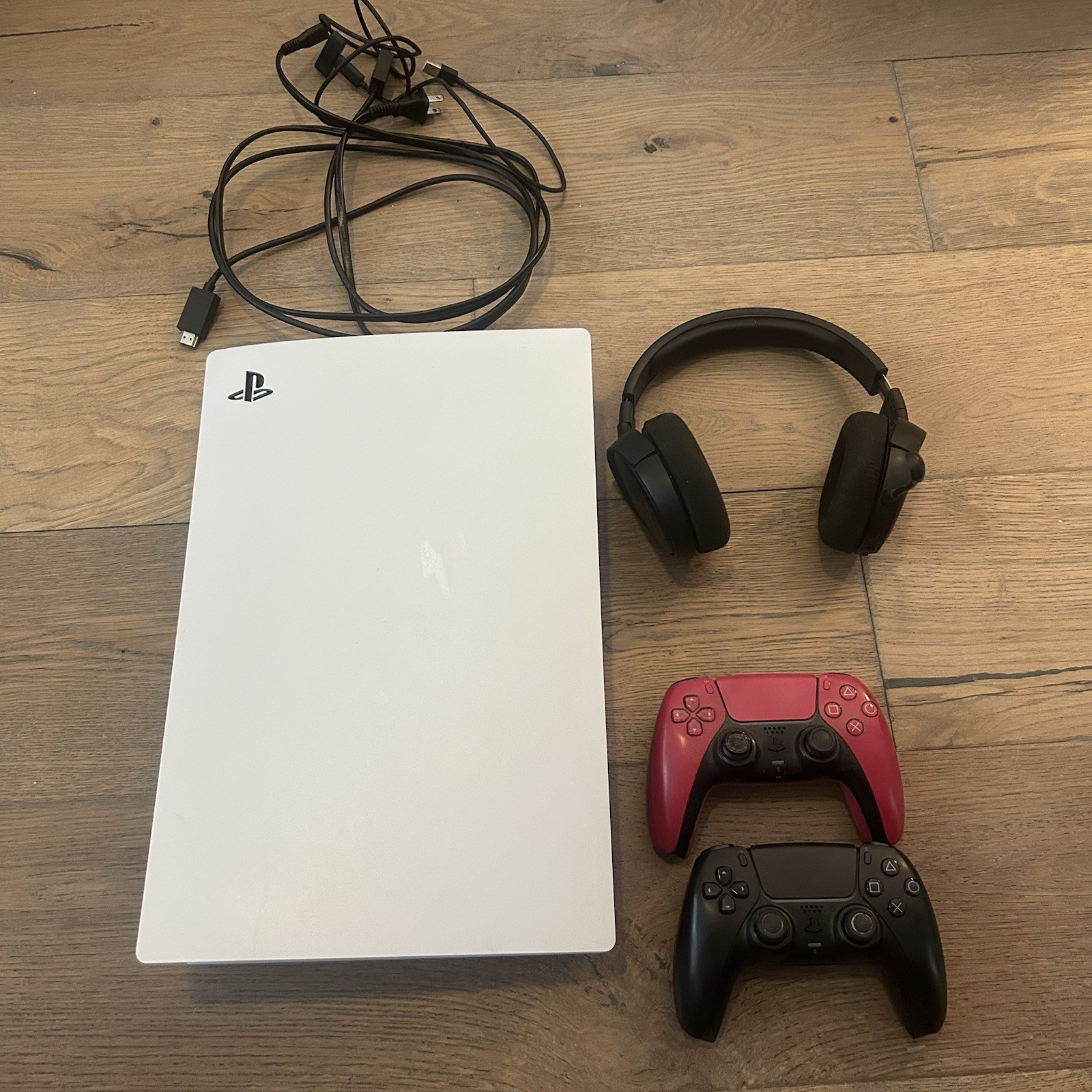 Sony PlayStation 5 Digital Editon White 2 wireless controllers and headset