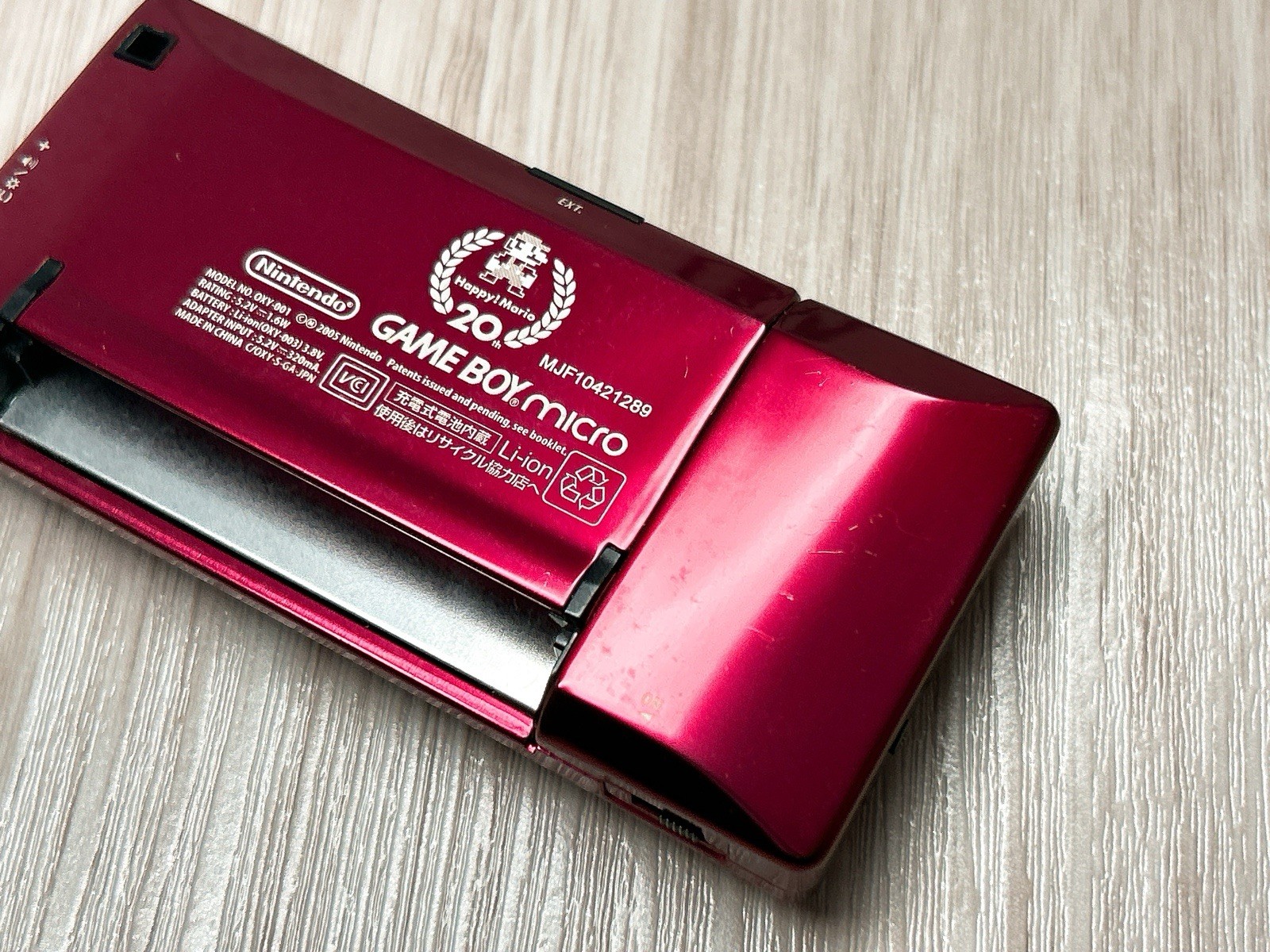 Nintendo GameBoy Micro 20th Anniversary Edition Famicom w/ Charger – Excellent