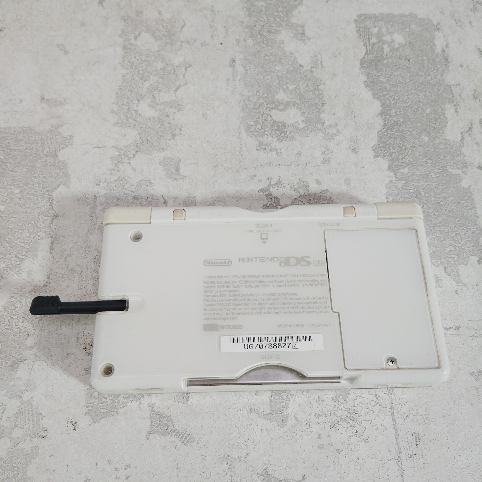 Nintendo DS Lite Bundle 2 Games Charger Stylus Mega Man White Scooby Doo