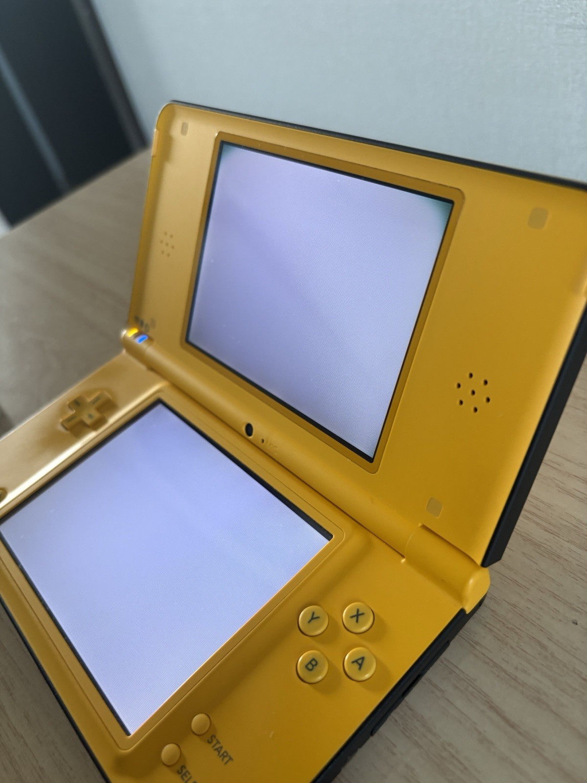 Nintendo DSi LL Yellow Console With charger BOX USED