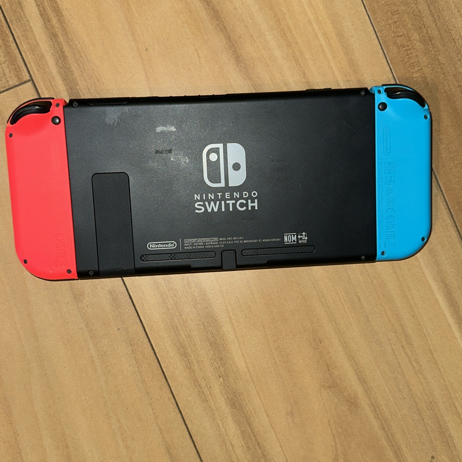 Nintendo Switch 32GB Handheld Console – Neon Red/Neon Blue – Great Condition