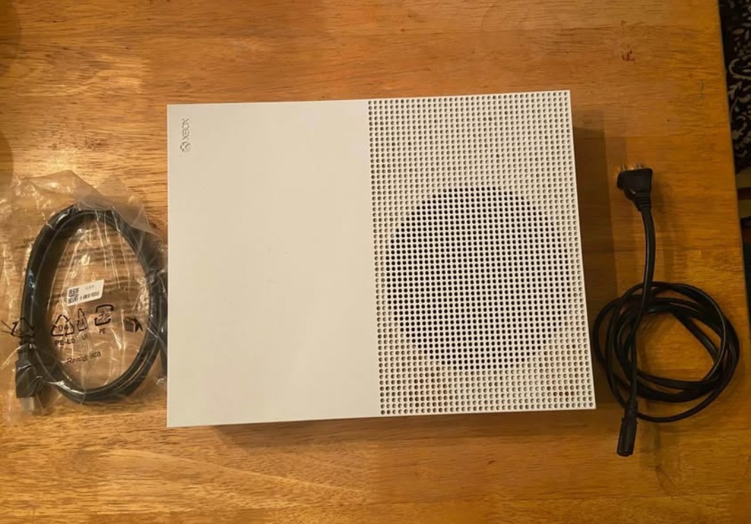 Microsoft Xbox One S White Console, Wi-Fi, HDMI, USB-A, IR Out, Ethernet