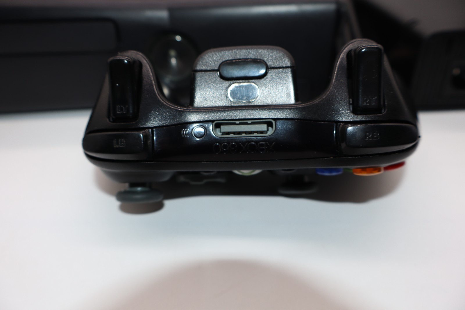 Microsoft Xbox 360 S ( 320GB) Console with Kinect, Cables, and Controller