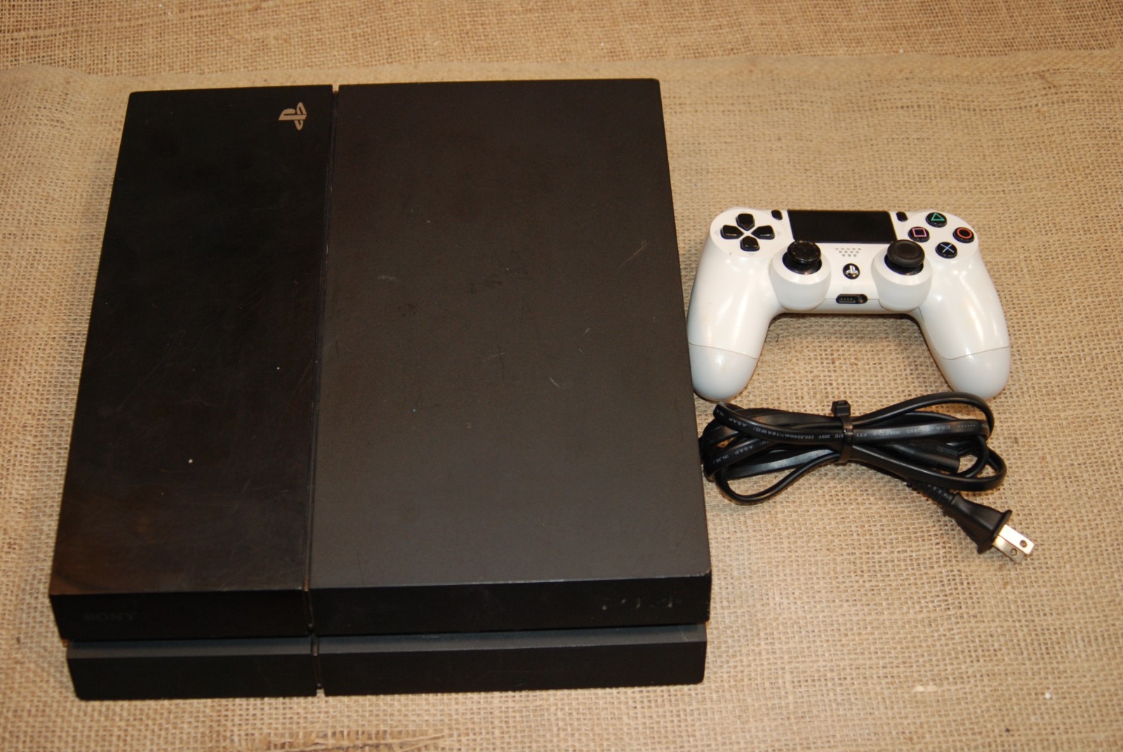 Sony PlayStation 4 (PS4) Software 13.2 Model CUH-1001A W/ Controller & Cable