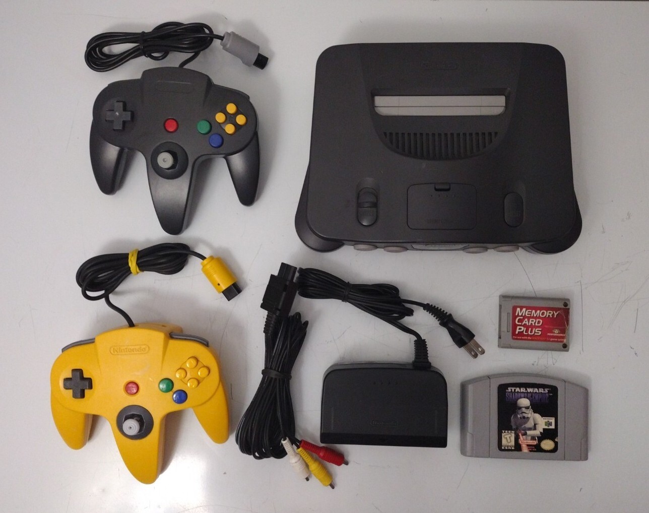 Nintendo 64 N64 NUS-001 console with 2 Controllers + Cables + Game + Memory Card
