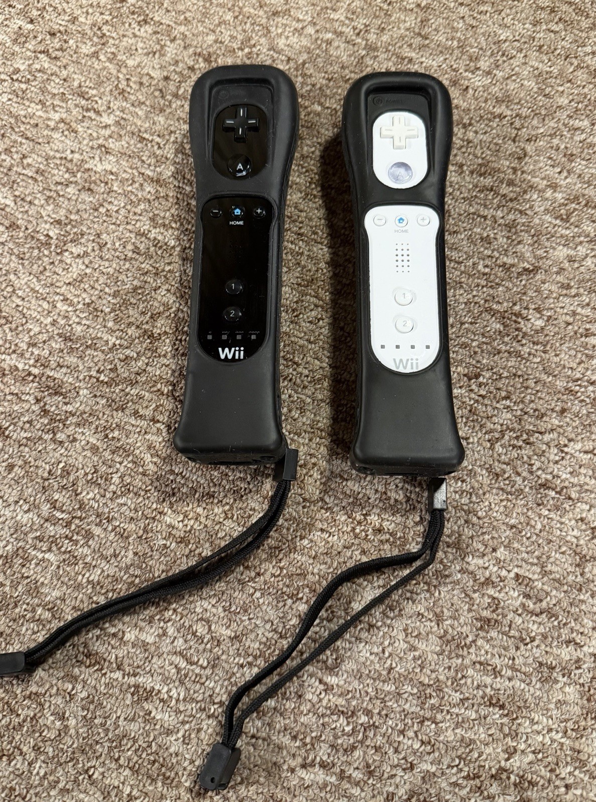 Nintendo Wii Motion Plus Remote 2X White & Black + Just Dance 2 + Stand + Cable