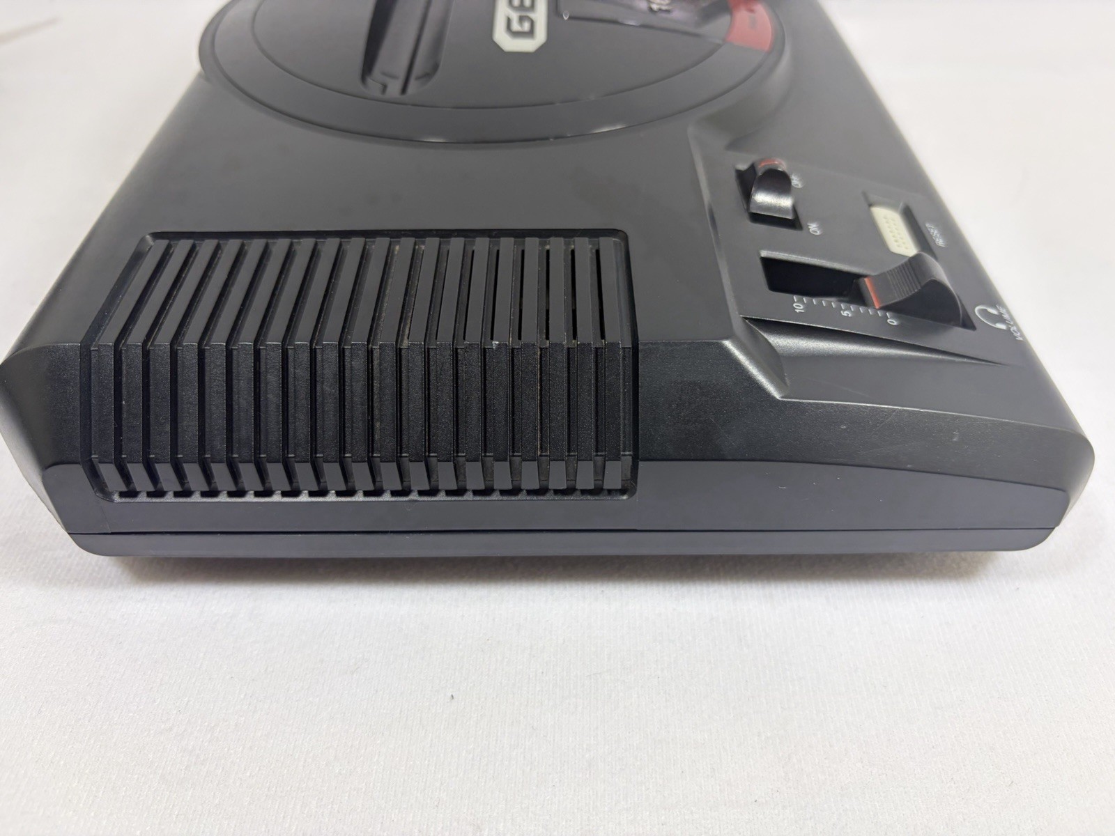 Sega Genesis Model 1601 W 1 Controller/Game Tested *RESET BUTTON NOT WORKING