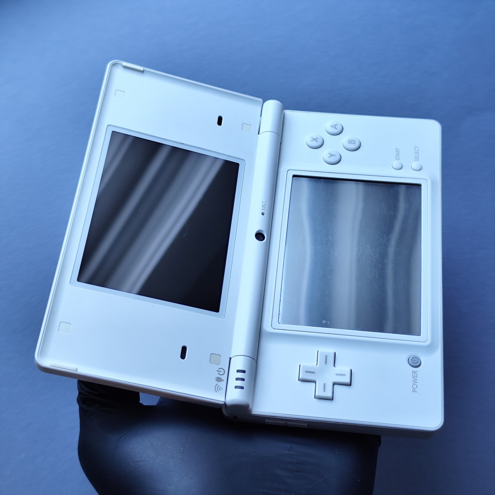 Nintendo DSI White Console With Nib – Near Mint Condition