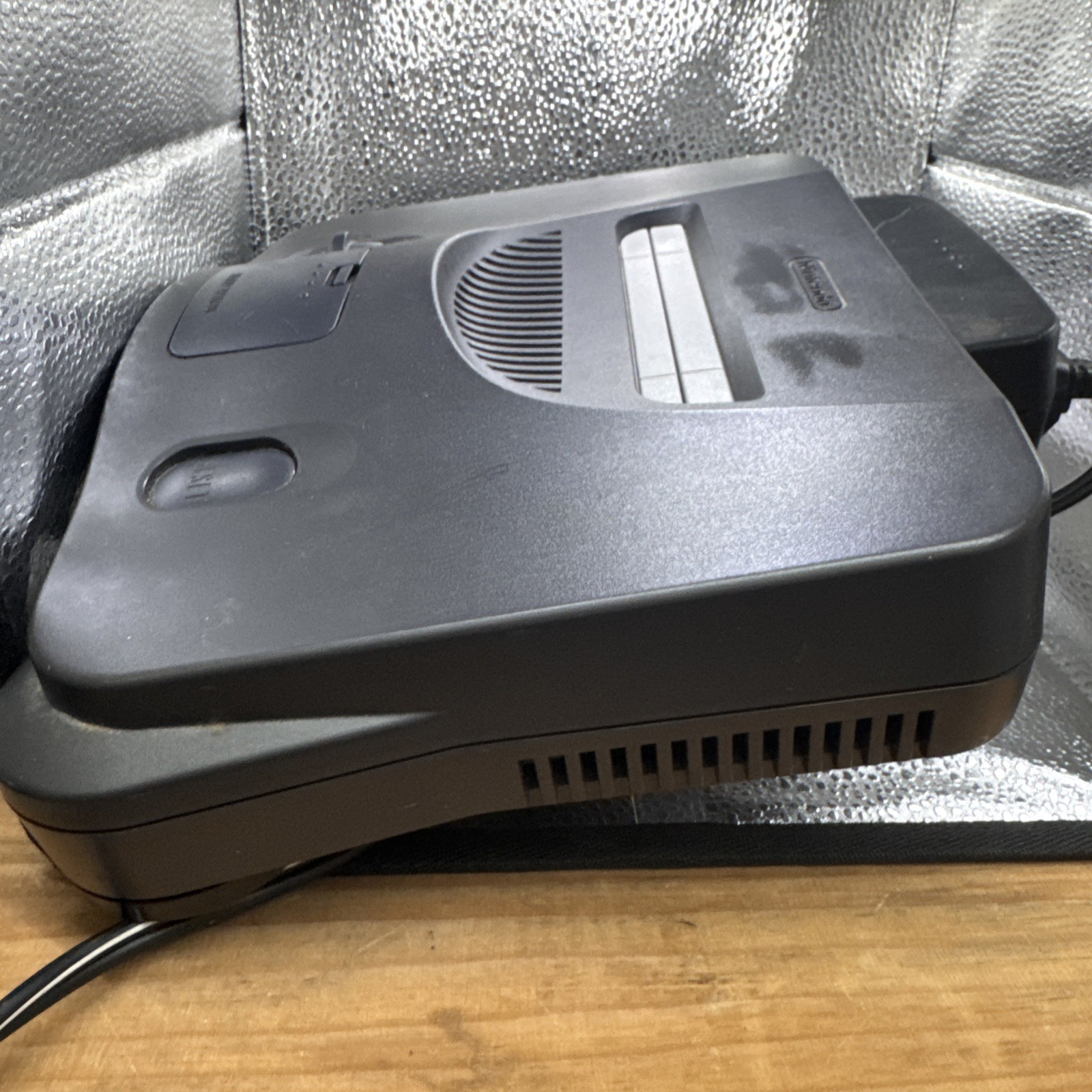 Nintendo 64 Home Console – Black powers on but untested selling as parts